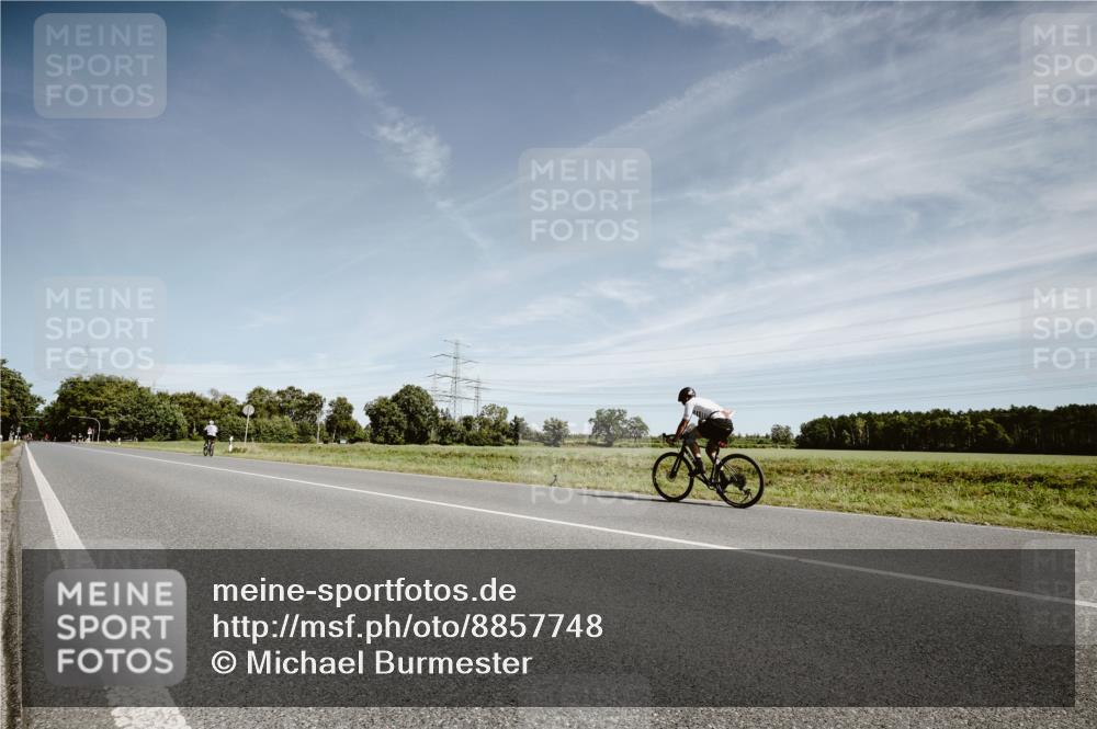 07.09.2025 - 19. Norderstedt Triathlon Michael Burmester http://msf.ph/oto/8857748 07.09.2025 12:27:09 Radfahren  meine-sportfotos.de