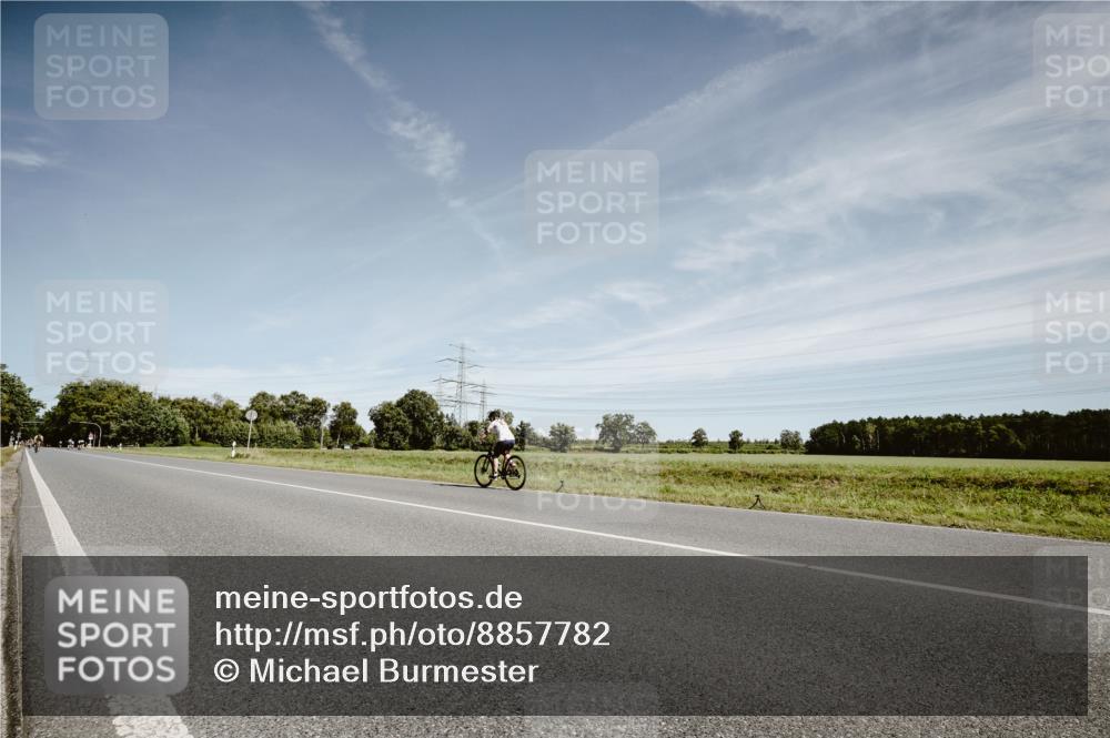 07.09.2025 - 19. Norderstedt Triathlon Michael Burmester http://msf.ph/oto/8857782 07.09.2025 12:27:29 Radfahren  meine-sportfotos.de