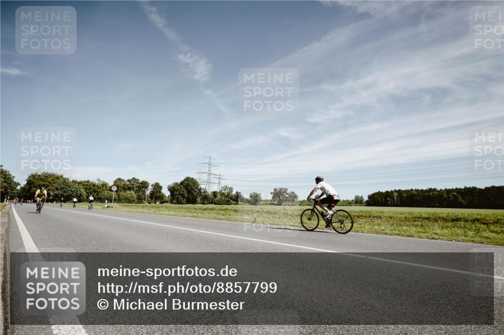 07.09.2025 - 19. Norderstedt Triathlon Michael Burmester http://msf.ph/oto/8857799 07.09.2025 12:27:34 Radfahren 1247 meine-sportfotos.de