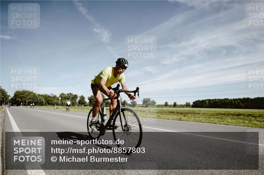 07.09.2025 - 19. Norderstedt Triathlon Michael Burmester http://msf.ph/oto/8857803 07.09.2025 12:27:36 Radfahren 1247 meine-sportfotos.de