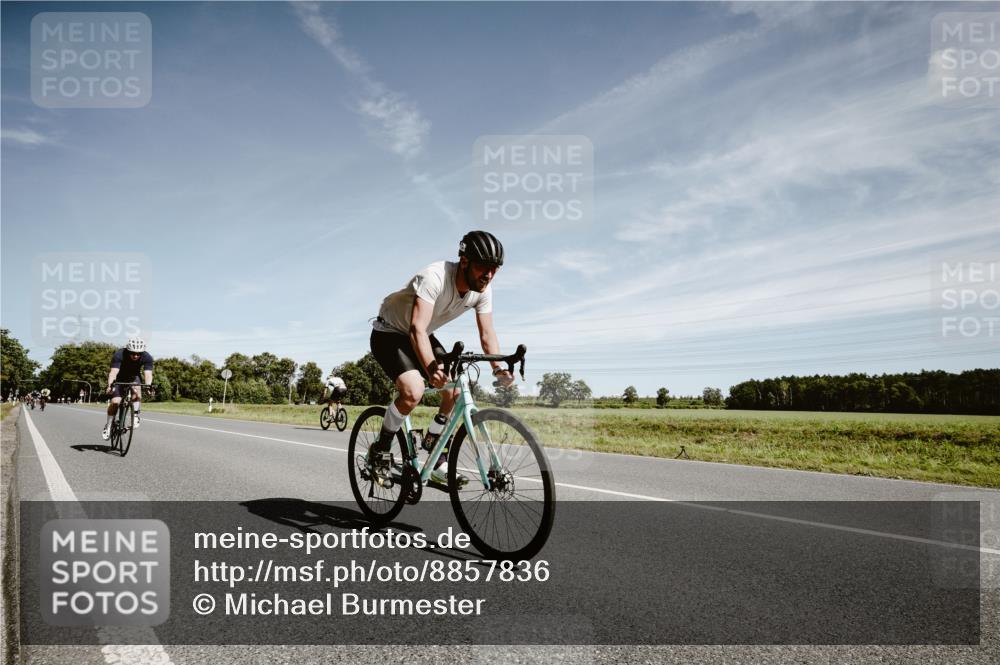 07.09.2025 - 19. Norderstedt Triathlon Michael Burmester http://msf.ph/oto/8857836 07.09.2025 12:27:56 Radfahren 1230, 1241 meine-sportfotos.de