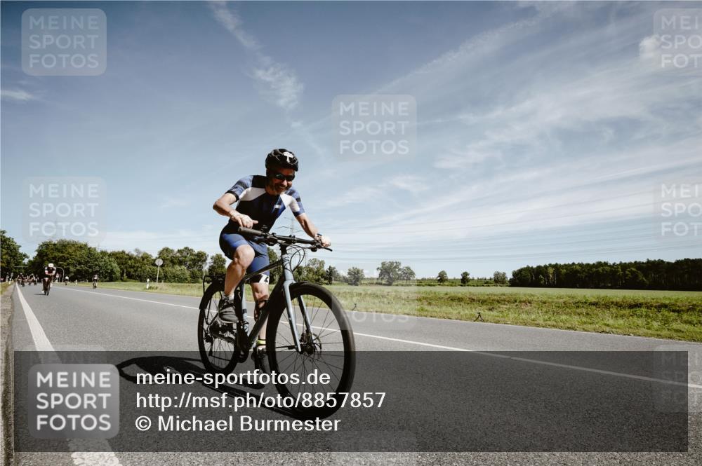 07.09.2025 - 19. Norderstedt Triathlon Michael Burmester http://msf.ph/oto/8857857 07.09.2025 12:28:03 Radfahren 732, 1237, 1376 meine-sportfotos.de