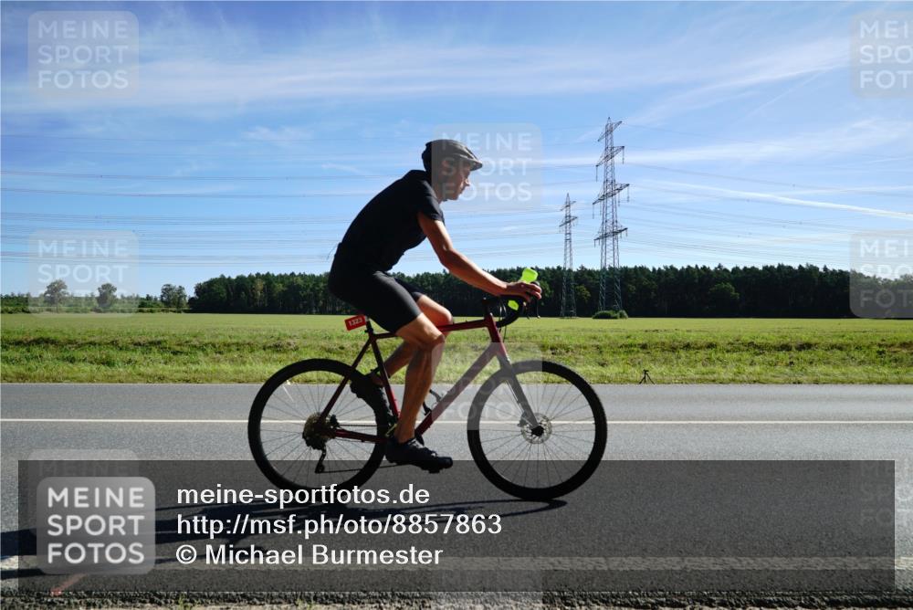 07.09.2025 - 19. Norderstedt Triathlon Michael Burmester http://msf.ph/oto/8857863 07.09.2025 11:24:43 Radfahren 1206, 1323 meine-sportfotos.de
