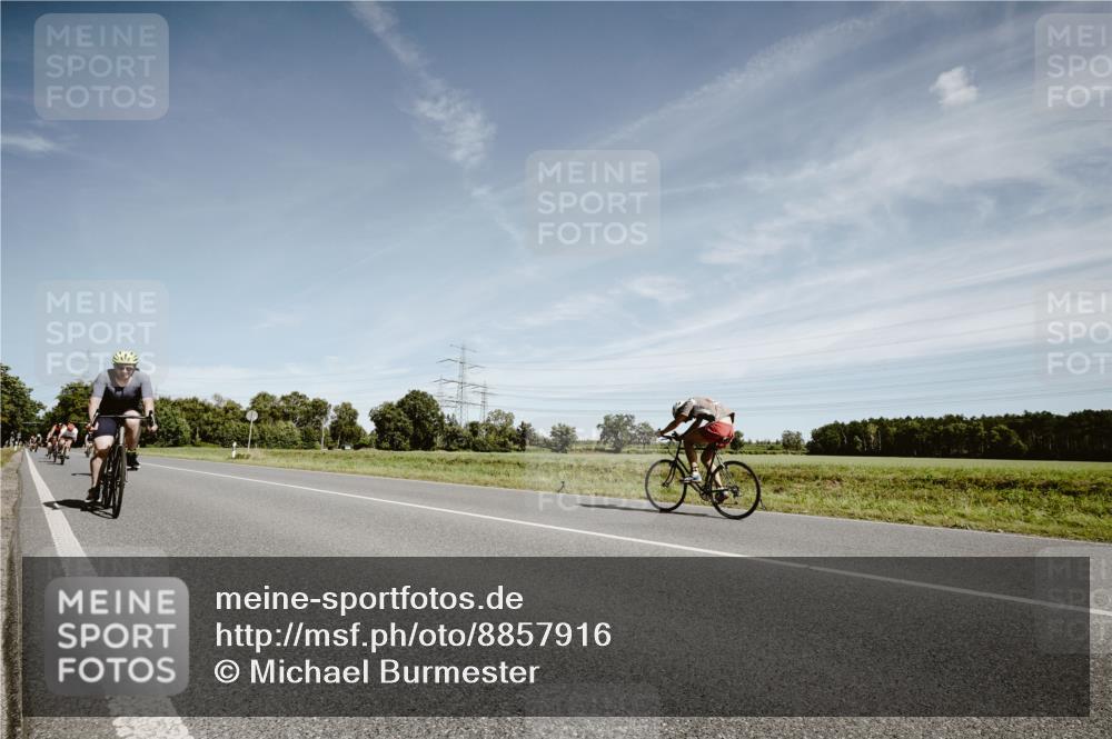07.09.2025 - 19. Norderstedt Triathlon Michael Burmester http://msf.ph/oto/8857916 07.09.2025 12:28:30 Radfahren 210, 212, 780, 858, 1329 meine-sportfotos.de