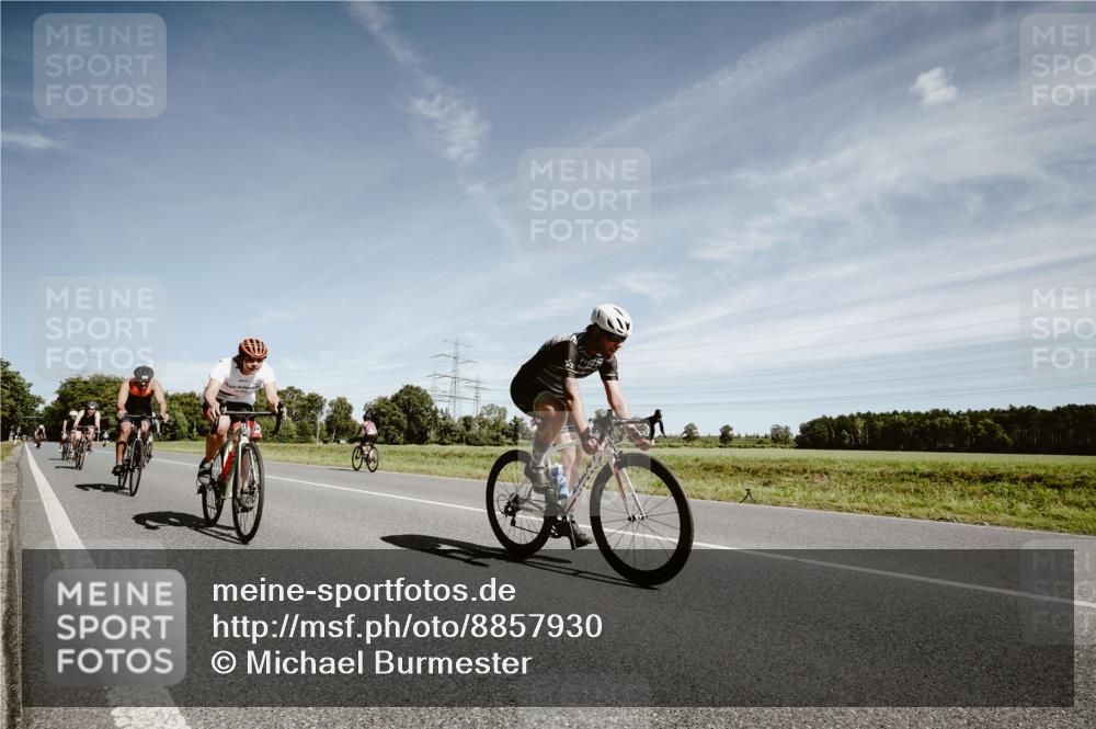 07.09.2025 - 19. Norderstedt Triathlon Michael Burmester http://msf.ph/oto/8857930 07.09.2025 12:28:33 Radfahren 210, 262, 696, 780, 858, 1213, 1214, 1329 meine-sportfotos.de