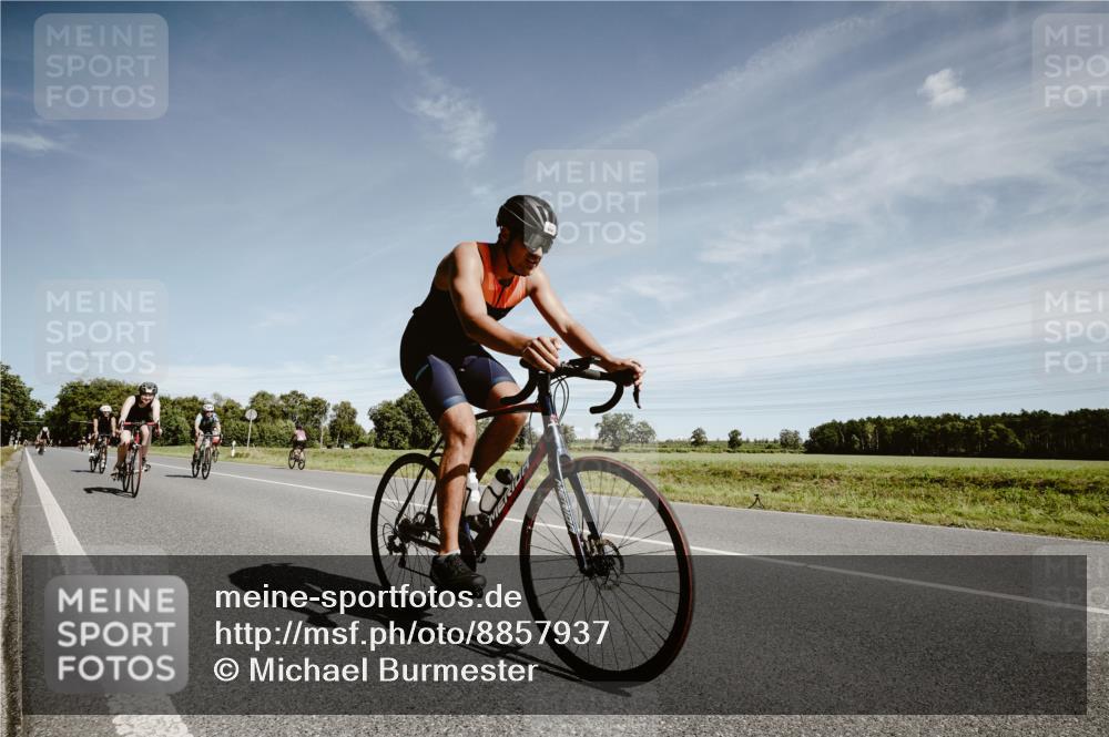 07.09.2025 - 19. Norderstedt Triathlon Michael Burmester http://msf.ph/oto/8857937 07.09.2025 12:28:34 Radfahren 210, 262, 696, 780, 858, 1213, 1214, 1329 meine-sportfotos.de