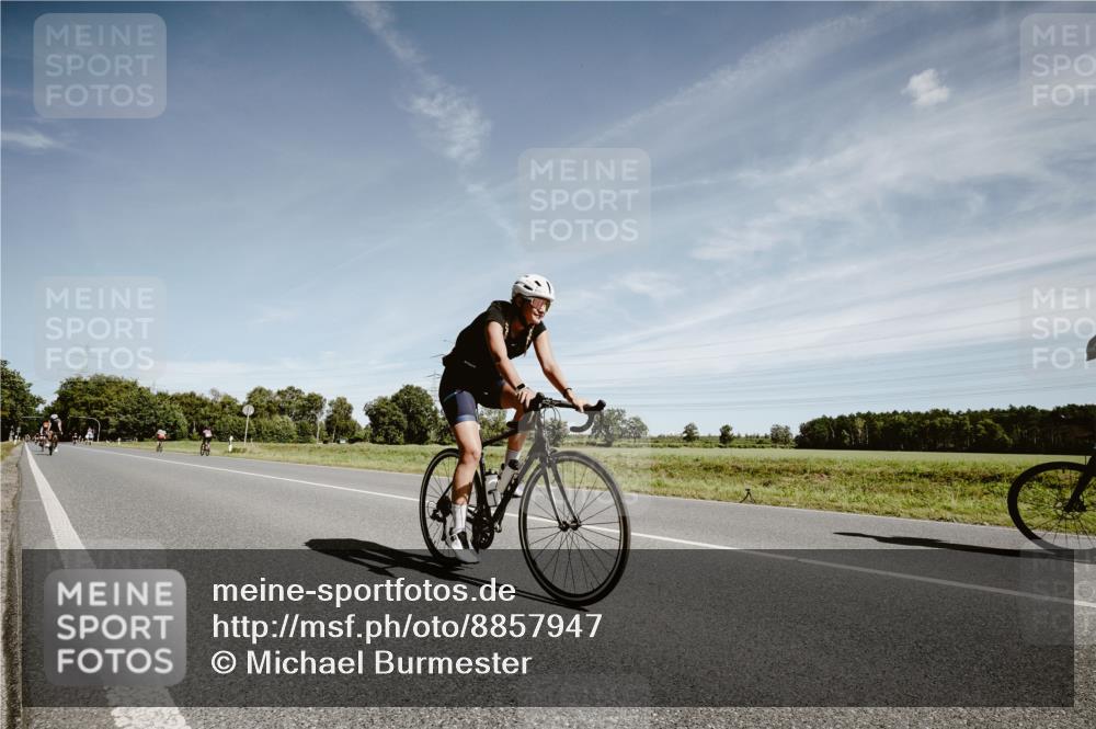 07.09.2025 - 19. Norderstedt Triathlon Michael Burmester http://msf.ph/oto/8857947 07.09.2025 12:28:36 Radfahren 262, 696, 780, 858, 1213, 1214 meine-sportfotos.de