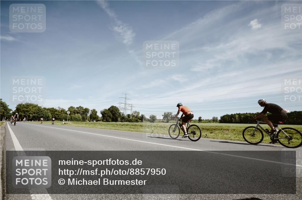 07.09.2025 - 19. Norderstedt Triathlon Michael Burmester http://msf.ph/oto/8857950 07.09.2025 12:28:36 Radfahren 262, 696, 780, 858, 1213, 1214 meine-sportfotos.de