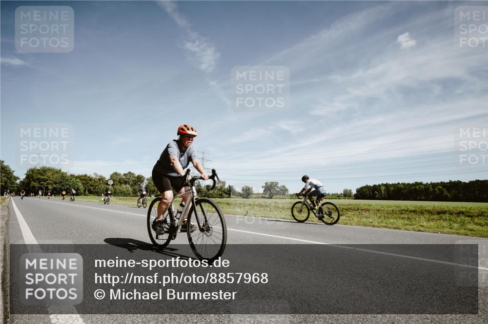 07.09.2025 - 19. Norderstedt Triathlon Michael Burmester http://msf.ph/oto/8857968 07.09.2025 12:28:42 Radfahren 217, 776 meine-sportfotos.de