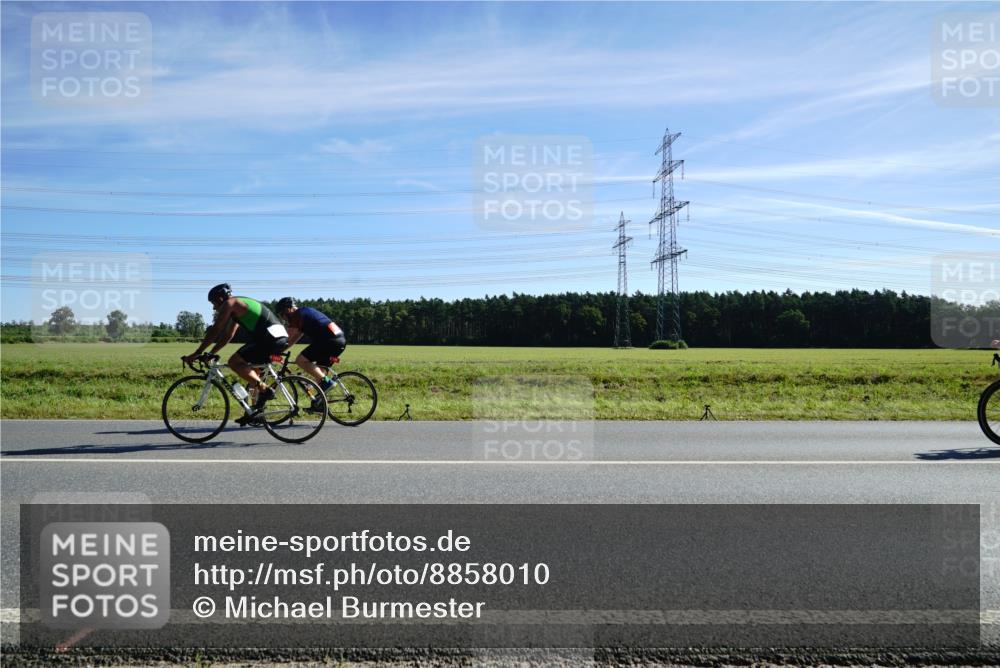 07.09.2025 - 19. Norderstedt Triathlon Michael Burmester http://msf.ph/oto/8858010 07.09.2025 11:26:14 Radfahren 203, 1187, 1383 meine-sportfotos.de
