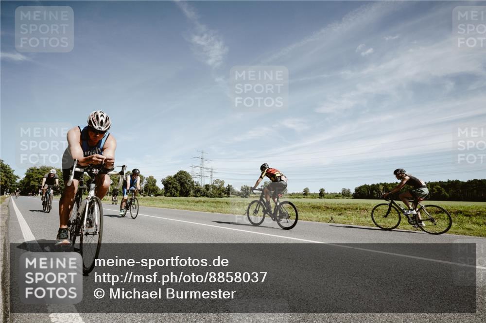 07.09.2025 - 19. Norderstedt Triathlon Michael Burmester http://msf.ph/oto/8858037 07.09.2025 12:29:21 Radfahren 161, 266, 750, 1251 meine-sportfotos.de