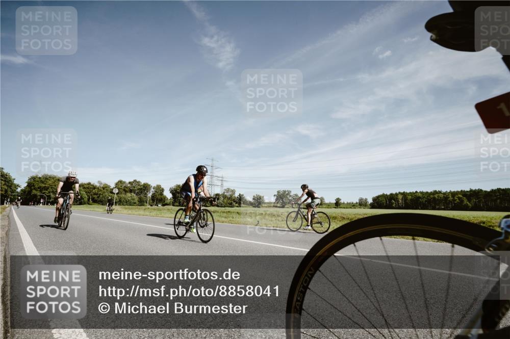 07.09.2025 - 19. Norderstedt Triathlon Michael Burmester http://msf.ph/oto/8858041 07.09.2025 12:29:21 Radfahren 161, 266, 750, 1251 meine-sportfotos.de