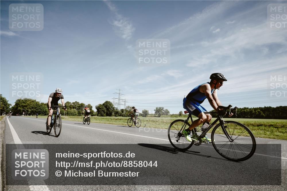 07.09.2025 - 19. Norderstedt Triathlon Michael Burmester http://msf.ph/oto/8858044 07.09.2025 12:29:21 Radfahren 161, 266, 750, 1251 meine-sportfotos.de