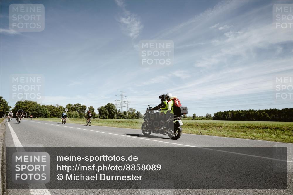 07.09.2025 - 19. Norderstedt Triathlon Michael Burmester http://msf.ph/oto/8858089 07.09.2025 12:29:55 Radfahren 251, 755 meine-sportfotos.de