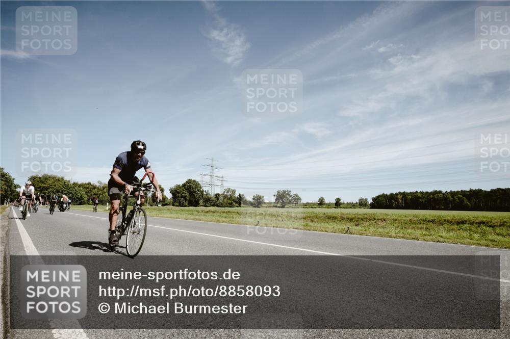 07.09.2025 - 19. Norderstedt Triathlon Michael Burmester http://msf.ph/oto/8858093 07.09.2025 12:29:58 Radfahren 145, 177, 251, 737, 811 meine-sportfotos.de