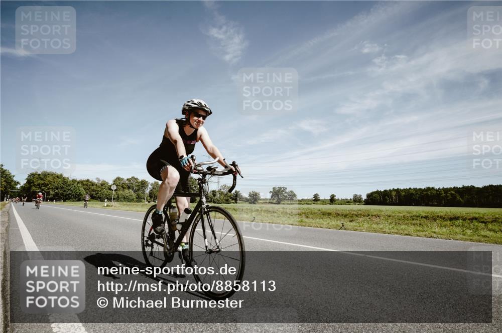 07.09.2025 - 19. Norderstedt Triathlon Michael Burmester http://msf.ph/oto/8858113 07.09.2025 12:30:07 Radfahren 295, 307, 1317 meine-sportfotos.de