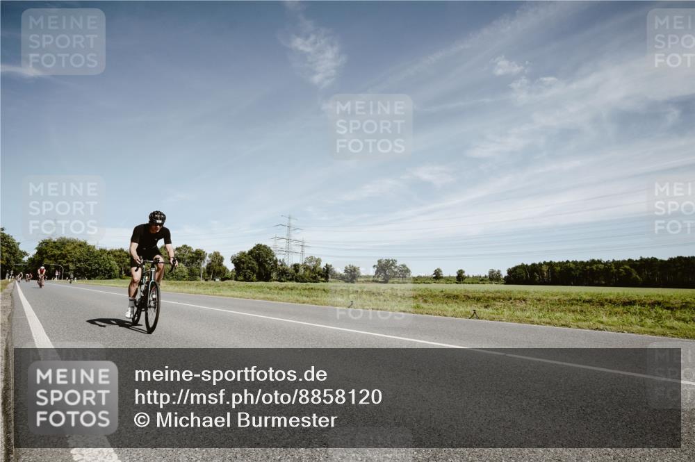 07.09.2025 - 19. Norderstedt Triathlon Michael Burmester http://msf.ph/oto/8858120 07.09.2025 12:30:12 Radfahren 295, 816, 1328 meine-sportfotos.de