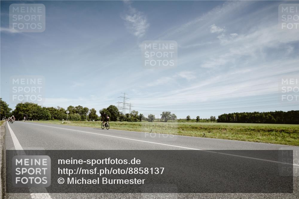 07.09.2025 - 19. Norderstedt Triathlon Michael Burmester http://msf.ph/oto/8858137 07.09.2025 12:30:15 Radfahren 816, 1328 meine-sportfotos.de