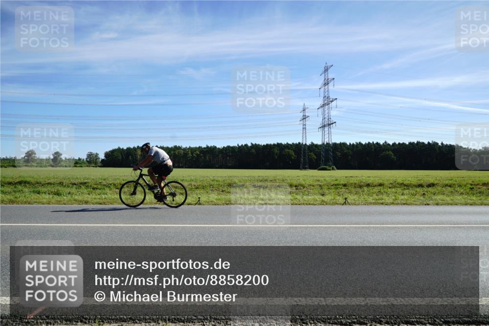 07.09.2025 - 19. Norderstedt Triathlon Michael Burmester http://msf.ph/oto/8858200 07.09.2025 11:27:39 Radfahren 1210 meine-sportfotos.de