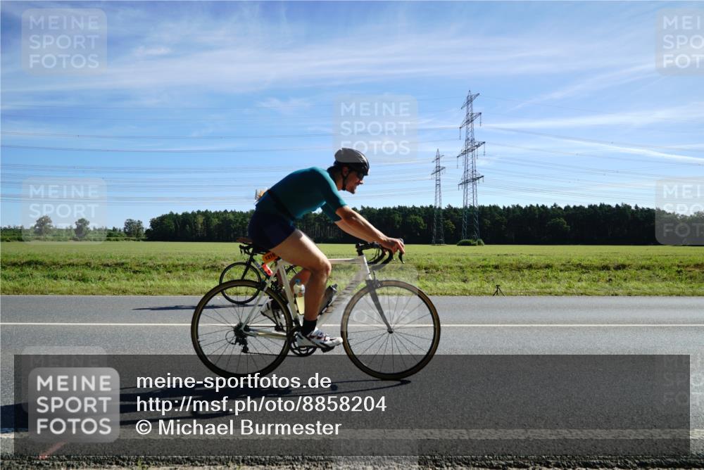 07.09.2025 - 19. Norderstedt Triathlon Michael Burmester http://msf.ph/oto/8858204 07.09.2025 11:27:41 Radfahren 1210 meine-sportfotos.de