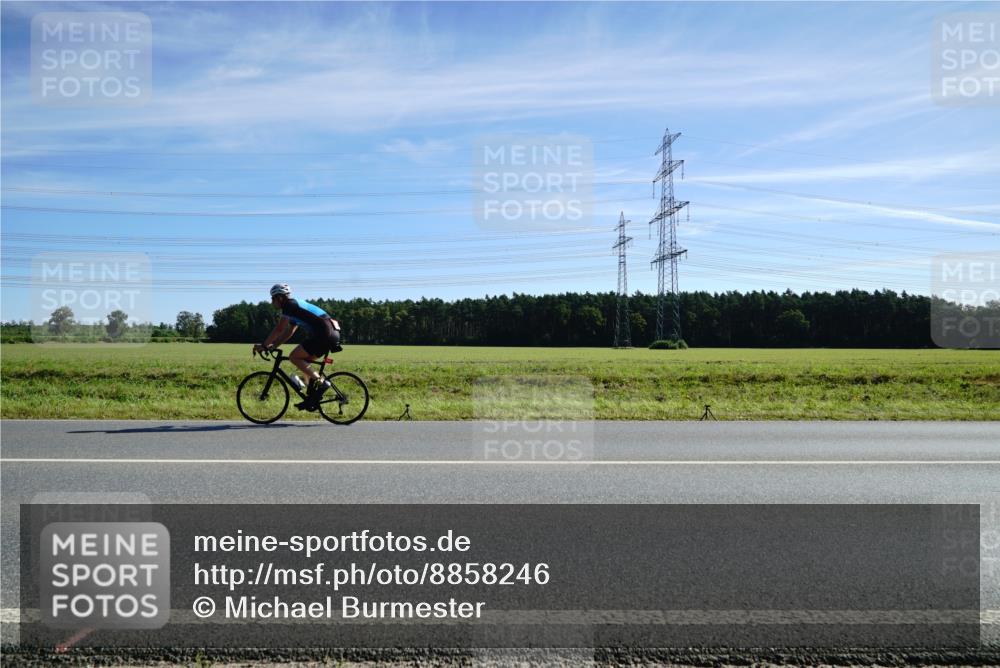 07.09.2025 - 19. Norderstedt Triathlon Michael Burmester http://msf.ph/oto/8858246 07.09.2025 11:28:06 Radfahren 1218 meine-sportfotos.de