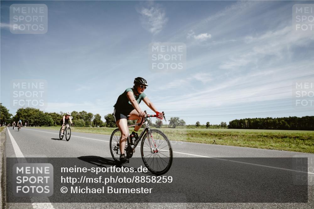 07.09.2025 - 19. Norderstedt Triathlon Michael Burmester http://msf.ph/oto/8858259 07.09.2025 12:31:11 Radfahren 183, 305, 1369, 1374 meine-sportfotos.de