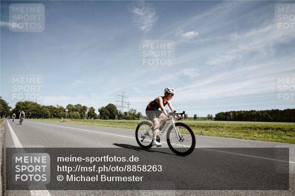 07.09.2025 - 19. Norderstedt Triathlon Michael Burmester http://msf.ph/oto/8858263 07.09.2025 12:31:12 Radfahren 183, 305, 1369, 1374 meine-sportfotos.de
