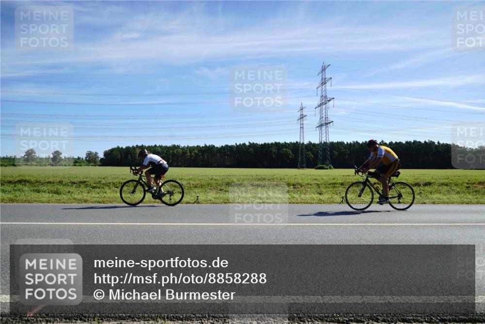 07.09.2025 - 19. Norderstedt Triathlon Michael Burmester http://msf.ph/oto/8858288 07.09.2025 11:28:38 Radfahren 704 meine-sportfotos.de