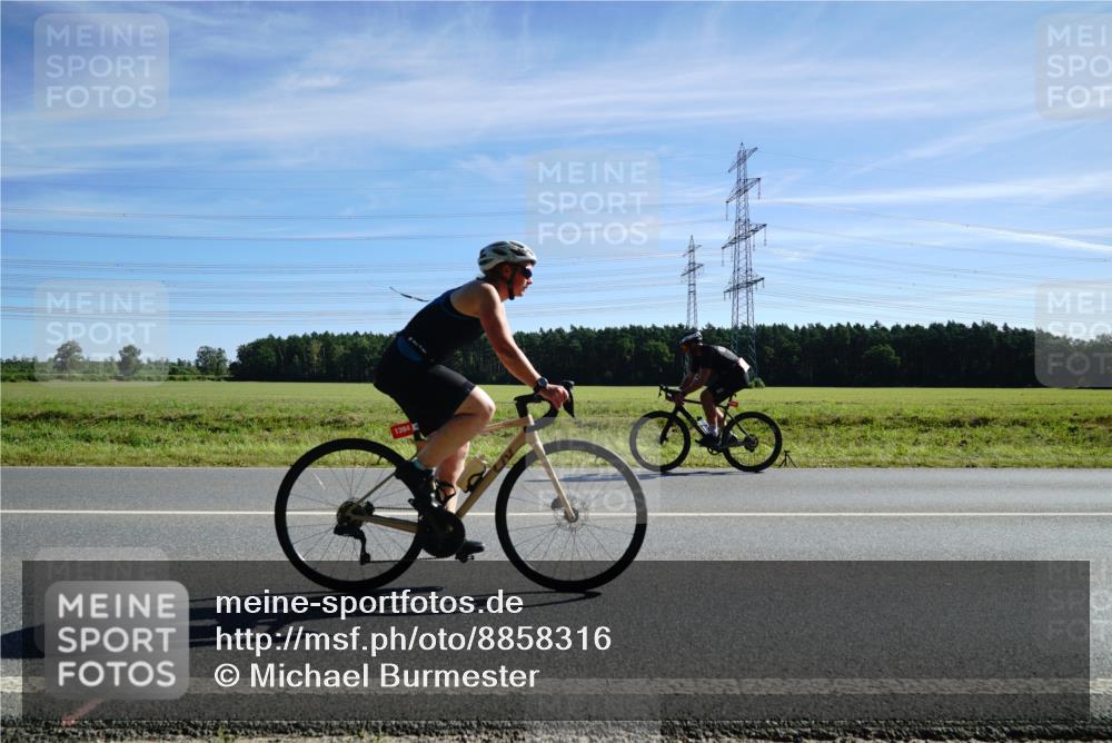 07.09.2025 - 19. Norderstedt Triathlon Michael Burmester http://msf.ph/oto/8858316 07.09.2025 11:28:59 Radfahren 1394 meine-sportfotos.de