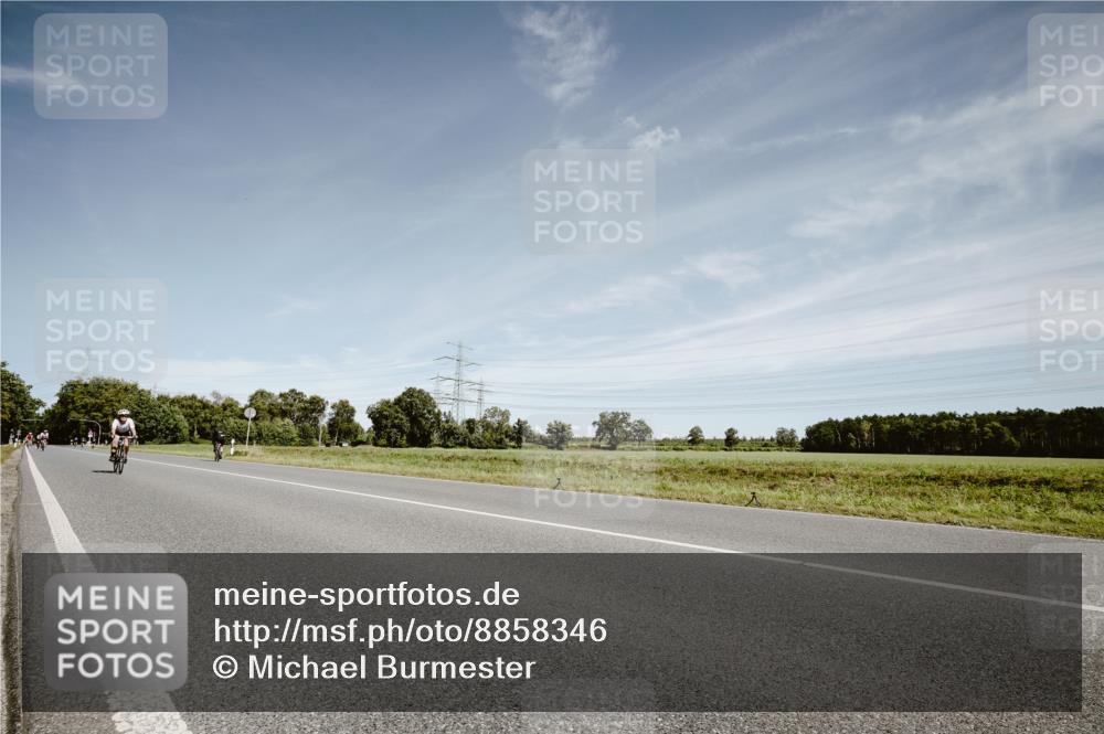 07.09.2025 - 19. Norderstedt Triathlon Michael Burmester http://msf.ph/oto/8858346 07.09.2025 12:31:48 Radfahren 738 meine-sportfotos.de