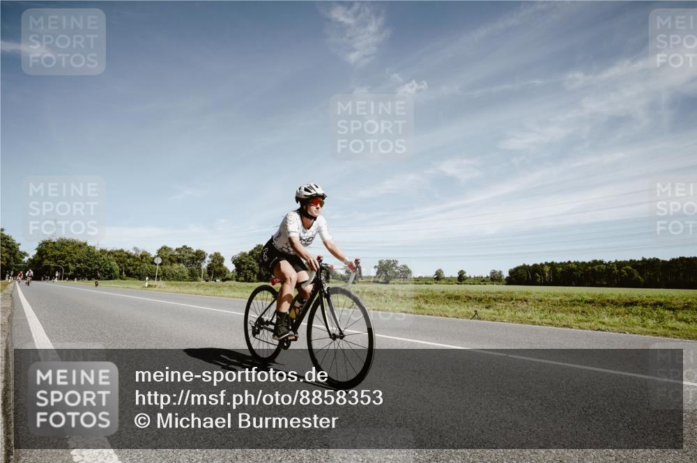 07.09.2025 - 19. Norderstedt Triathlon Michael Burmester http://msf.ph/oto/8858353 07.09.2025 12:31:50 Radfahren 738 meine-sportfotos.de
