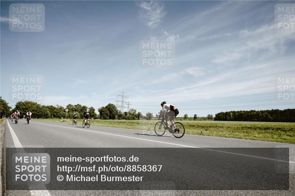 07.09.2025 - 19. Norderstedt Triathlon Michael Burmester http://msf.ph/oto/8858367 07.09.2025 12:31:53 Radfahren 302, 738, 1322 meine-sportfotos.de