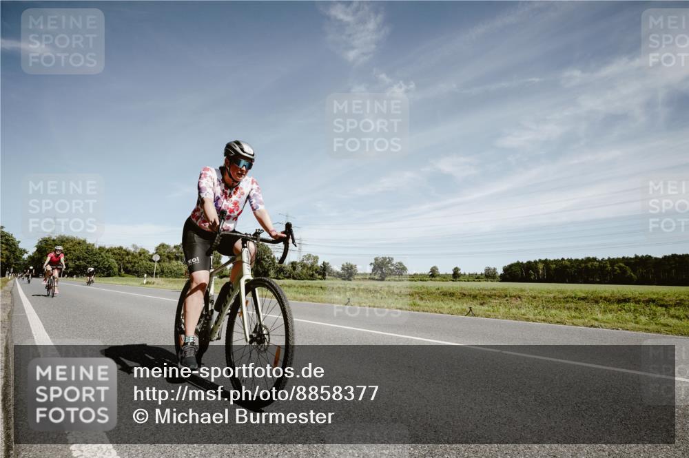07.09.2025 - 19. Norderstedt Triathlon Michael Burmester http://msf.ph/oto/8858377 07.09.2025 12:31:56 Radfahren 302, 1322, 1339 meine-sportfotos.de