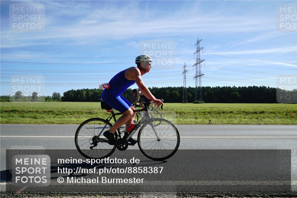 07.09.2025 - 19. Norderstedt Triathlon Michael Burmester http://msf.ph/oto/8858387 07.09.2025 11:29:24 Radfahren 819, 1196, 1228 meine-sportfotos.de