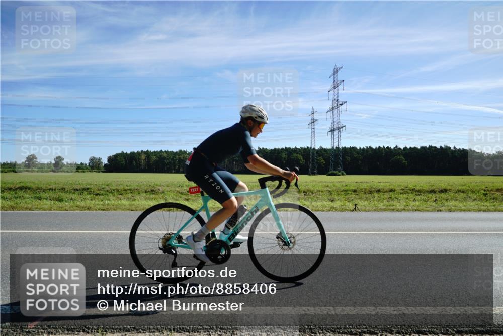 07.09.2025 - 19. Norderstedt Triathlon Michael Burmester http://msf.ph/oto/8858406 07.09.2025 11:29:31 Radfahren 185, 784, 1227 meine-sportfotos.de