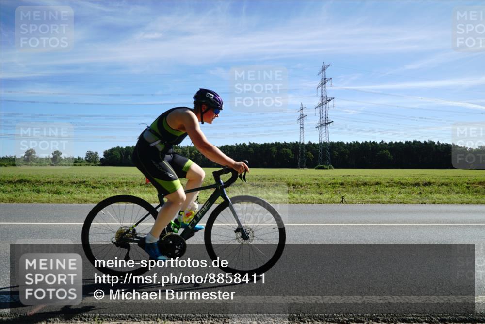 07.09.2025 - 19. Norderstedt Triathlon Michael Burmester http://msf.ph/oto/8858411 07.09.2025 11:29:33 Radfahren 185, 784, 1227 meine-sportfotos.de