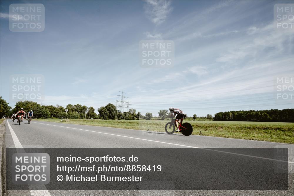 07.09.2025 - 19. Norderstedt Triathlon Michael Burmester http://msf.ph/oto/8858419 07.09.2025 12:32:27 Radfahren 304, 1477 meine-sportfotos.de