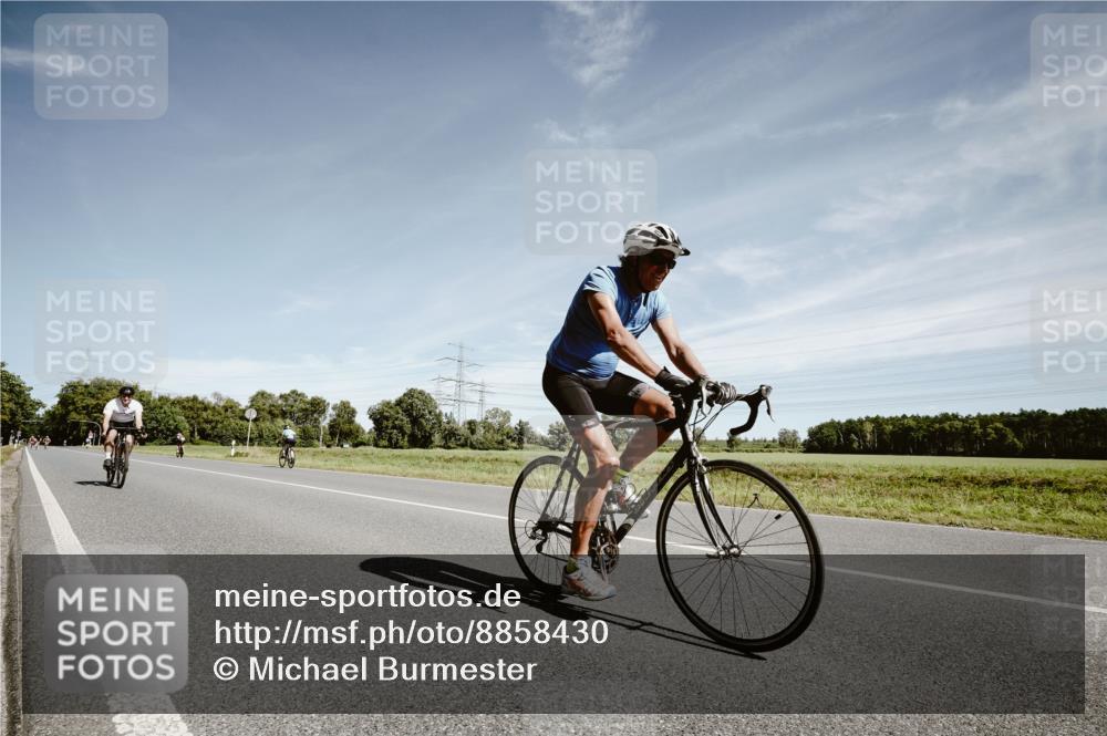 07.09.2025 - 19. Norderstedt Triathlon Michael Burmester http://msf.ph/oto/8858430 07.09.2025 12:32:30 Radfahren 304, 828, 1477 meine-sportfotos.de