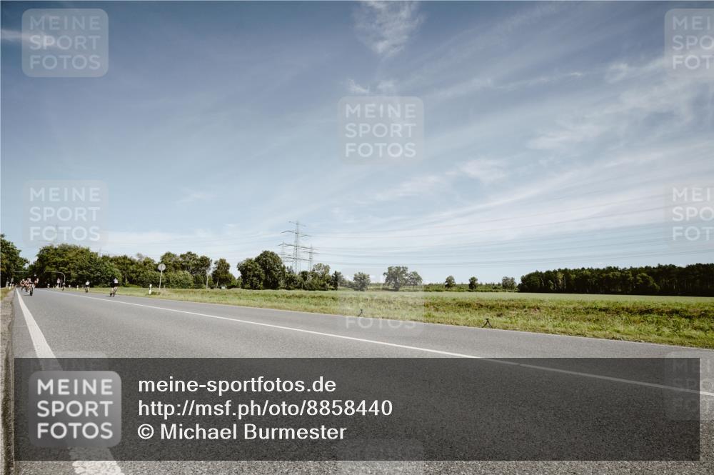 07.09.2025 - 19. Norderstedt Triathlon Michael Burmester http://msf.ph/oto/8858440 07.09.2025 12:32:35 Radfahren 1212 meine-sportfotos.de