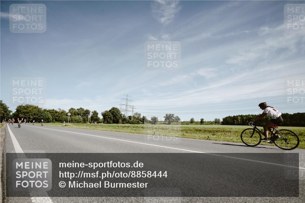 07.09.2025 - 19. Norderstedt Triathlon Michael Burmester http://msf.ph/oto/8858444 07.09.2025 12:32:36 Radfahren 1212 meine-sportfotos.de