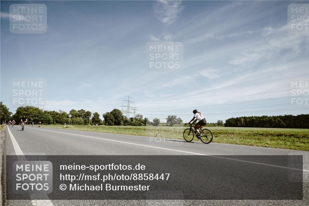 07.09.2025 - 19. Norderstedt Triathlon Michael Burmester http://msf.ph/oto/8858447 07.09.2025 12:32:36 Radfahren 1212 meine-sportfotos.de