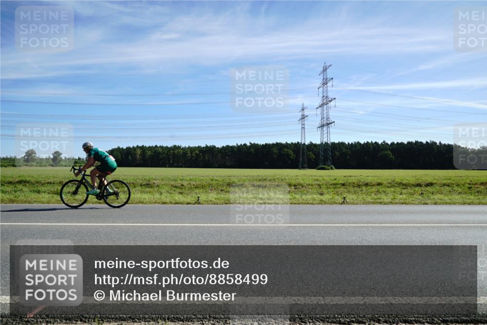 07.09.2025 - 19. Norderstedt Triathlon Michael Burmester http://msf.ph/oto/8858499 07.09.2025 11:30:15 Radfahren  meine-sportfotos.de