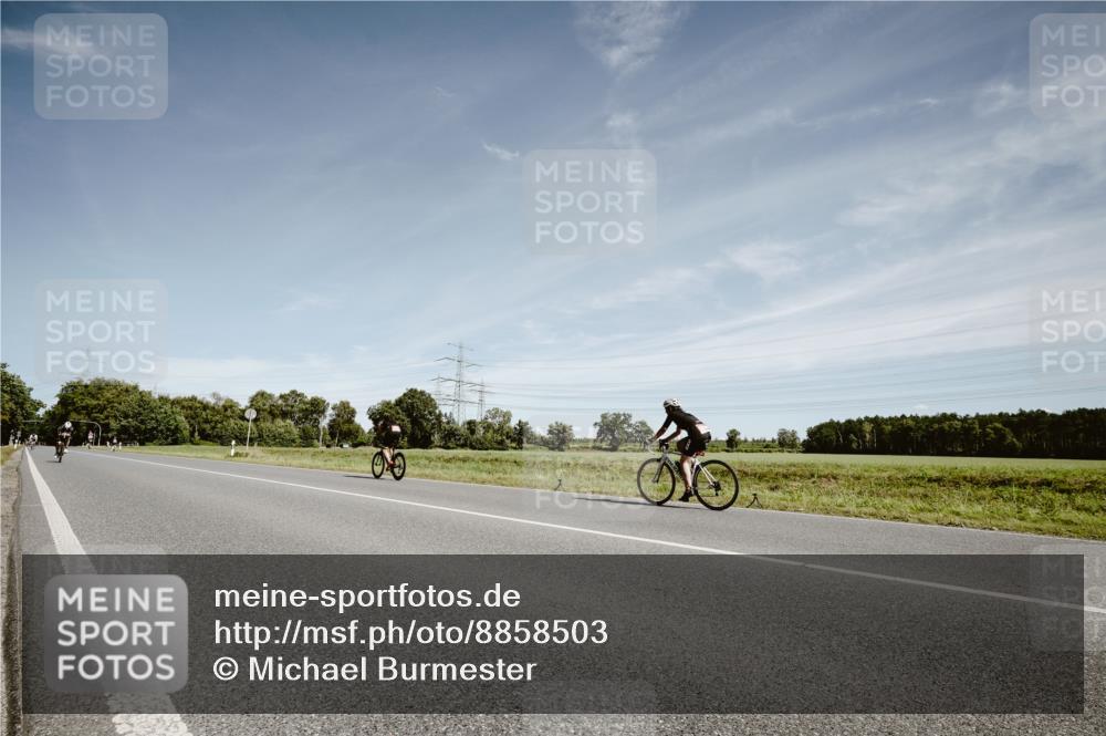 07.09.2025 - 19. Norderstedt Triathlon Michael Burmester http://msf.ph/oto/8858503 07.09.2025 12:33:10 Radfahren 182, 250, 718, 1342 meine-sportfotos.de