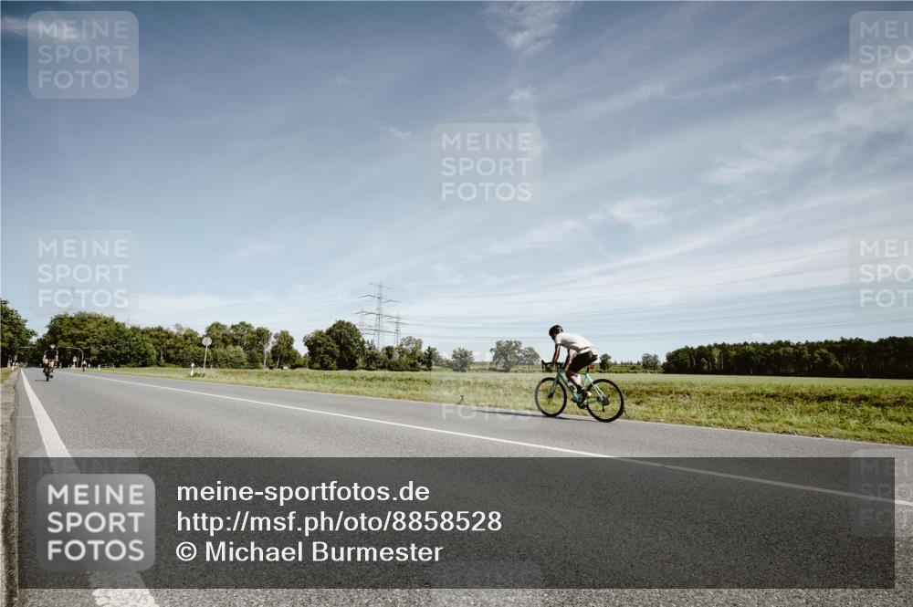 07.09.2025 - 19. Norderstedt Triathlon Michael Burmester http://msf.ph/oto/8858528 07.09.2025 12:33:26 Radfahren 1392 meine-sportfotos.de