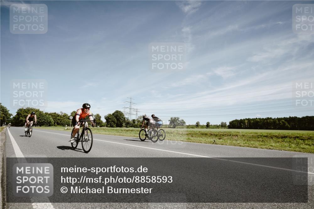 07.09.2025 - 19. Norderstedt Triathlon Michael Burmester http://msf.ph/oto/8858593 07.09.2025 12:34:01 Radfahren 272, 273, 852 meine-sportfotos.de
