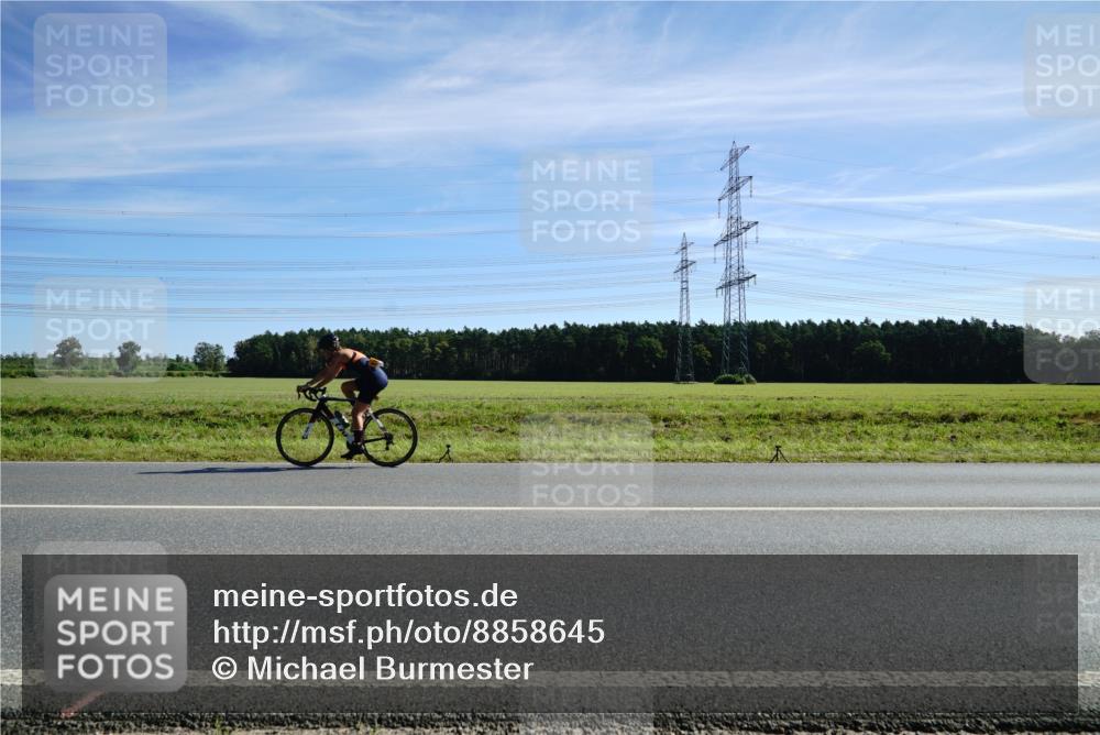 07.09.2025 - 19. Norderstedt Triathlon Michael Burmester http://msf.ph/oto/8858645 07.09.2025 11:31:29 Radfahren 749, 771 meine-sportfotos.de