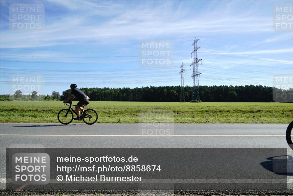 07.09.2025 - 19. Norderstedt Triathlon Michael Burmester http://msf.ph/oto/8858674 07.09.2025 11:31:39 Radfahren 710, 1186 meine-sportfotos.de