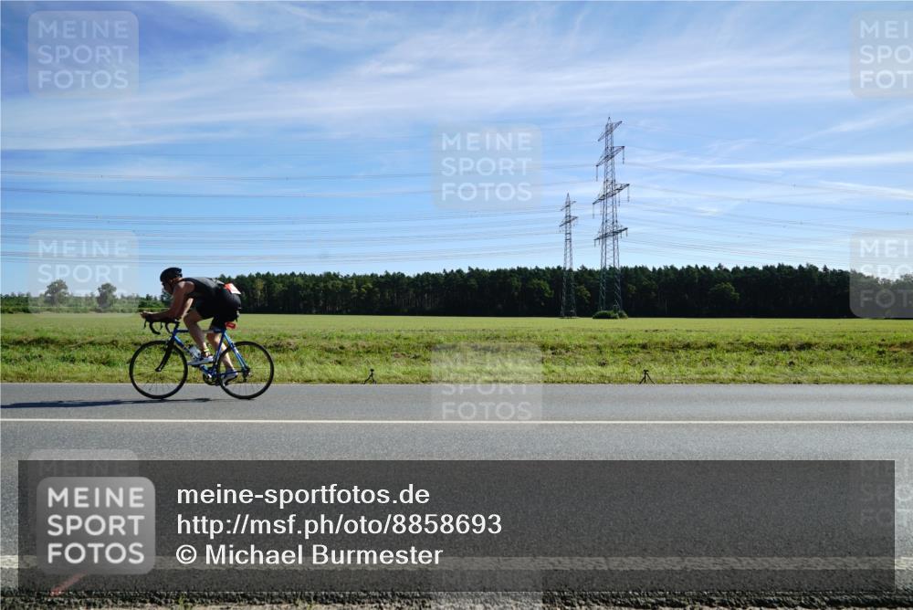 07.09.2025 - 19. Norderstedt Triathlon Michael Burmester http://msf.ph/oto/8858693 07.09.2025 11:32:00 Radfahren  meine-sportfotos.de