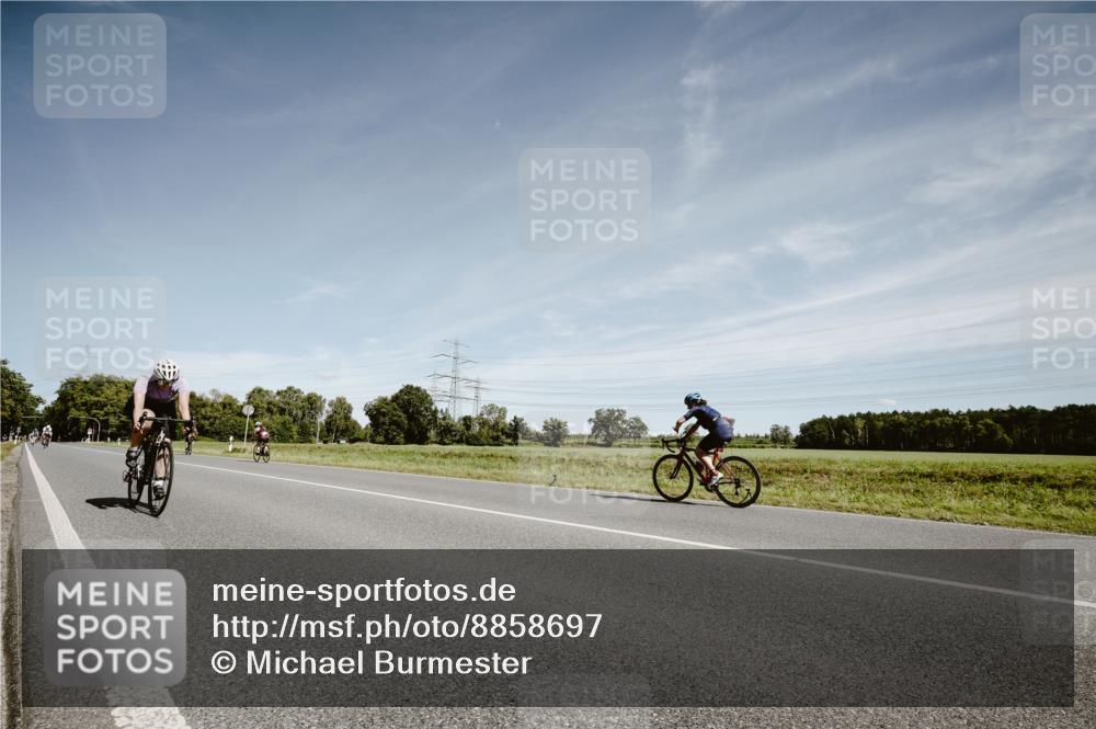 07.09.2025 - 19. Norderstedt Triathlon Michael Burmester http://msf.ph/oto/8858697 07.09.2025 12:35:05 Radfahren 176 meine-sportfotos.de