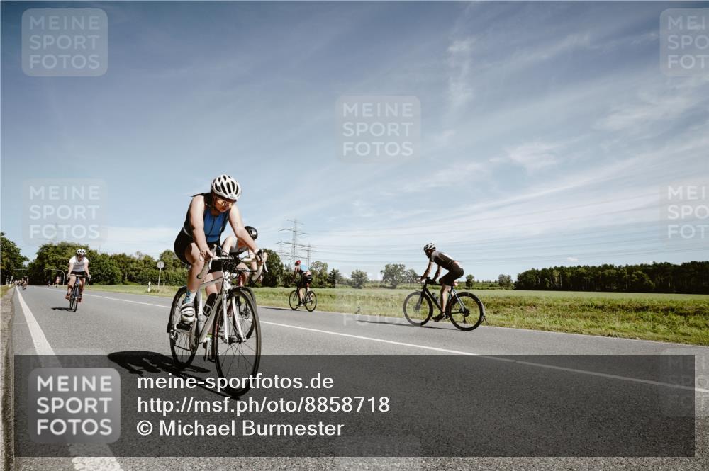 07.09.2025 - 19. Norderstedt Triathlon Michael Burmester http://msf.ph/oto/8858718 07.09.2025 12:35:19 Radfahren 218, 1243, 1277 meine-sportfotos.de